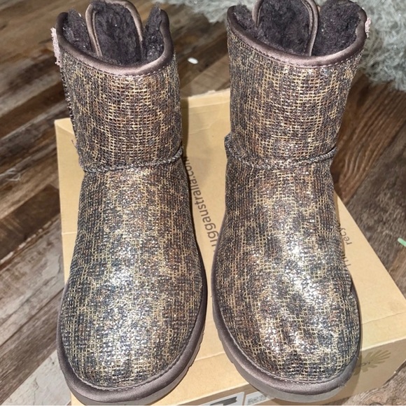 Cheetah Uggs - Bailey Bow - Picture 3 of 3